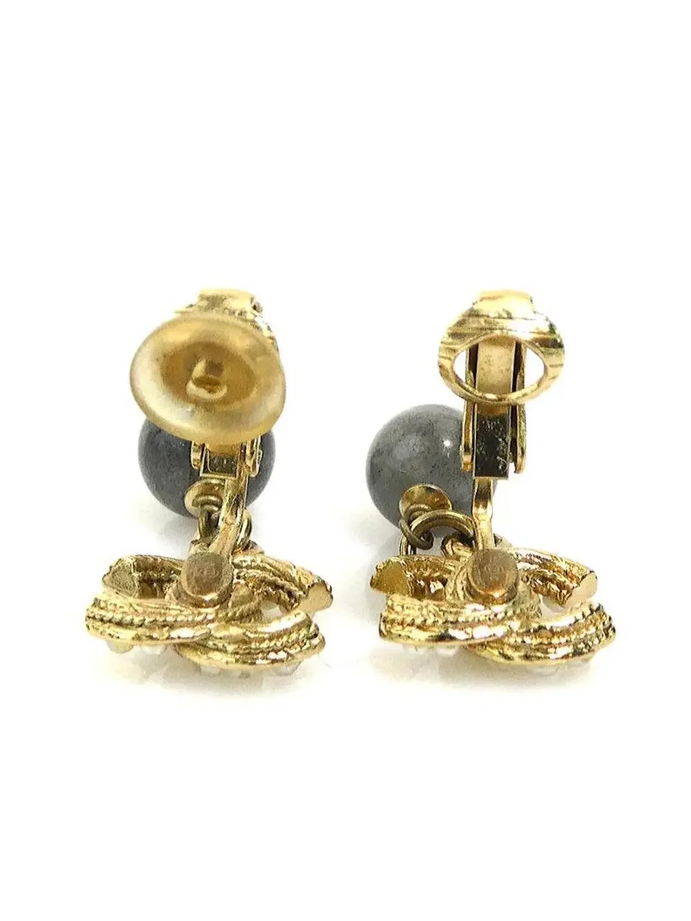 CHANEL elevate your